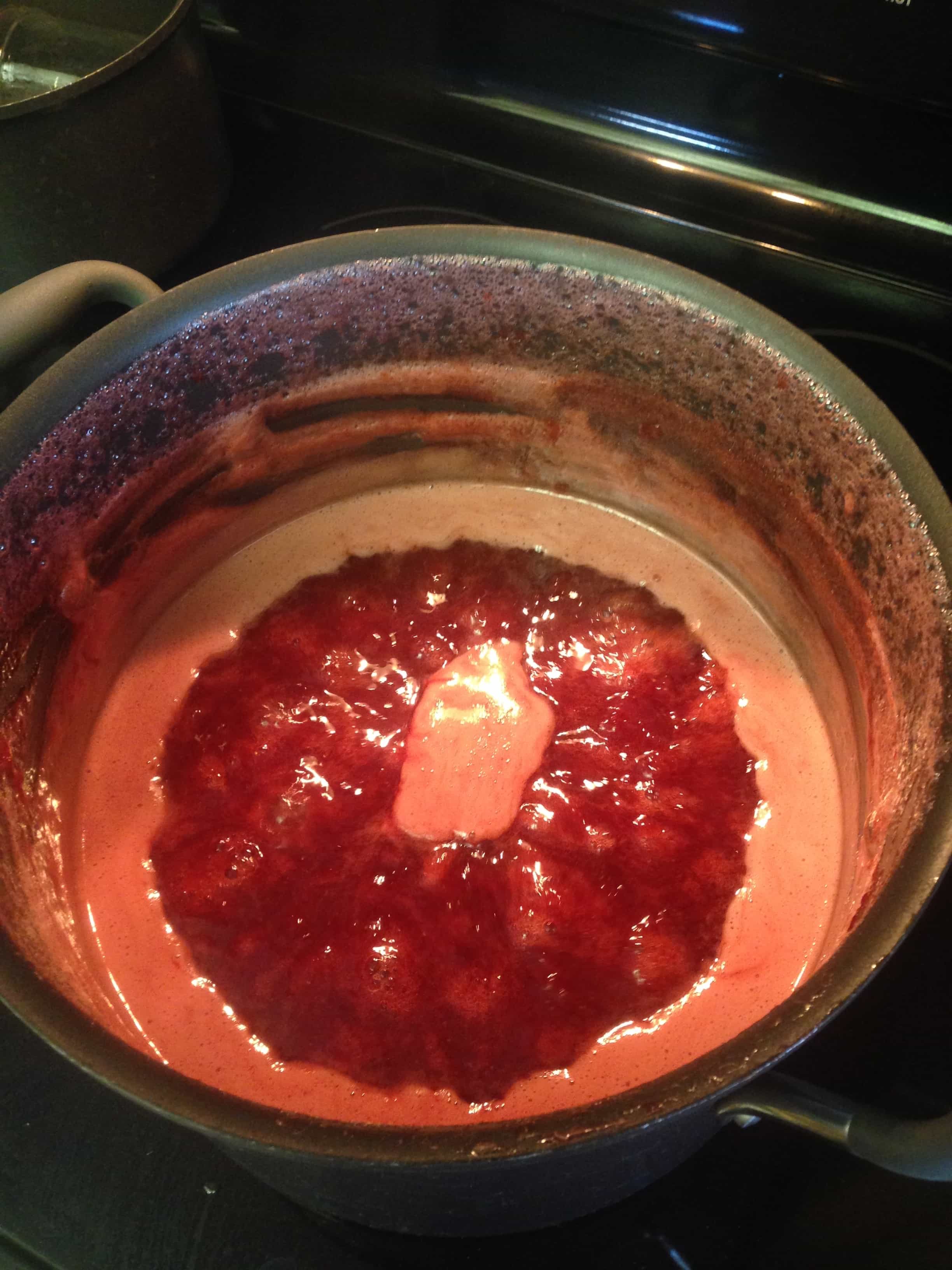 If you're looking for an easy recipe for strawberry jam, this is the one.