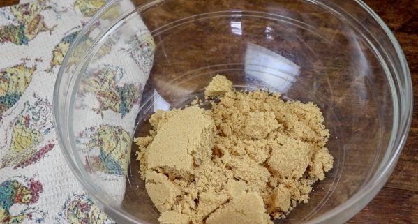 Picture of brown sugar in a bowl