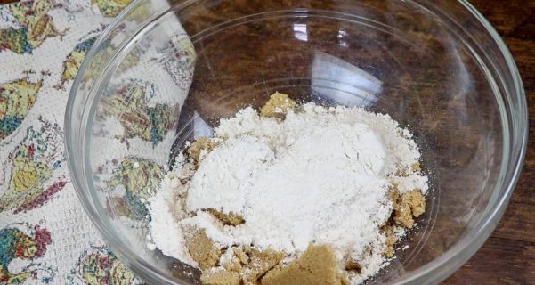 Picture of flour and brown sugar in a bowl