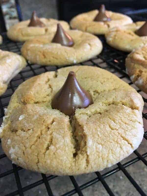 Picture of peanut butter kiss cookies