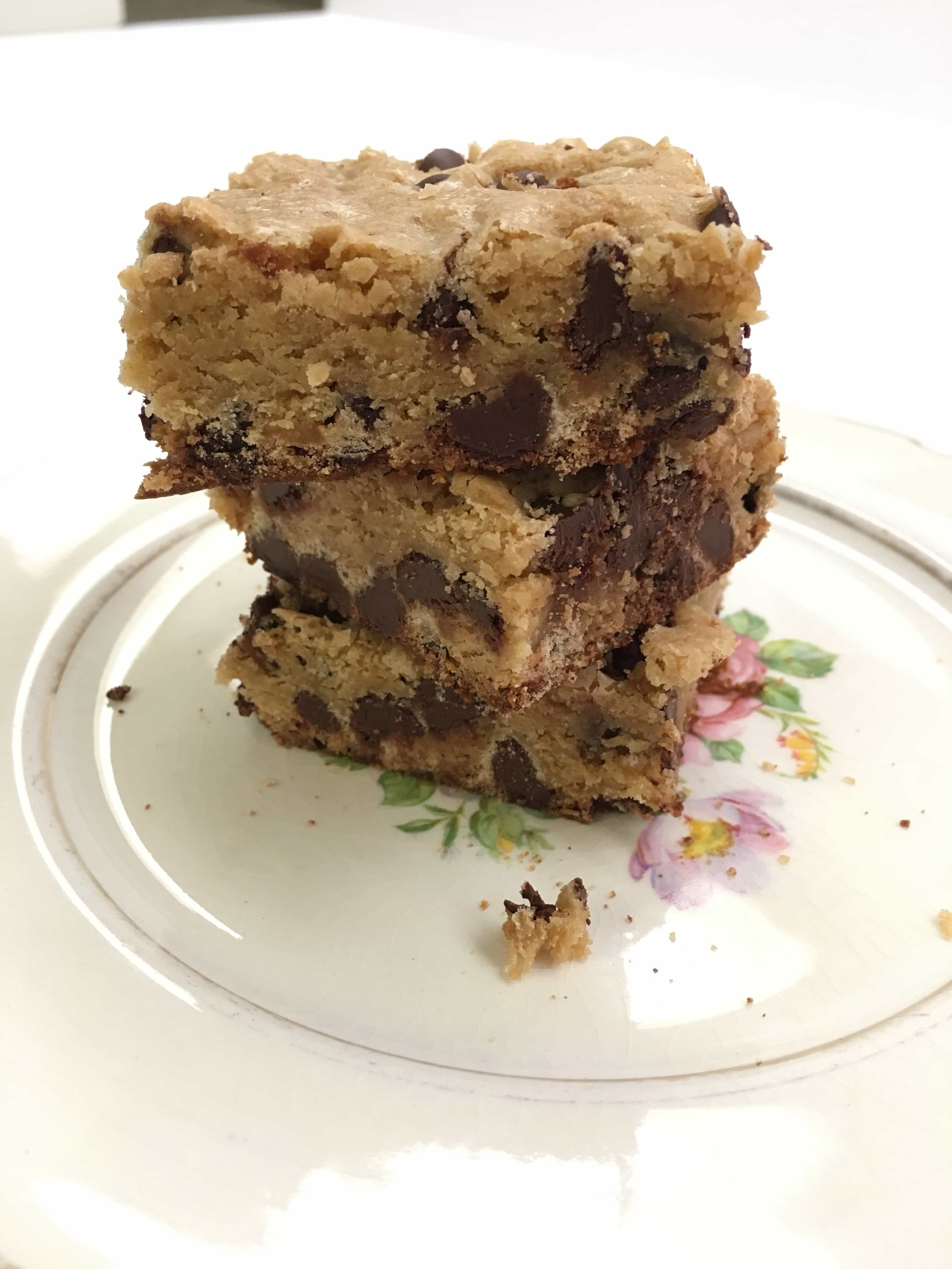 Easy Homemade Chocolate Chip Blondies