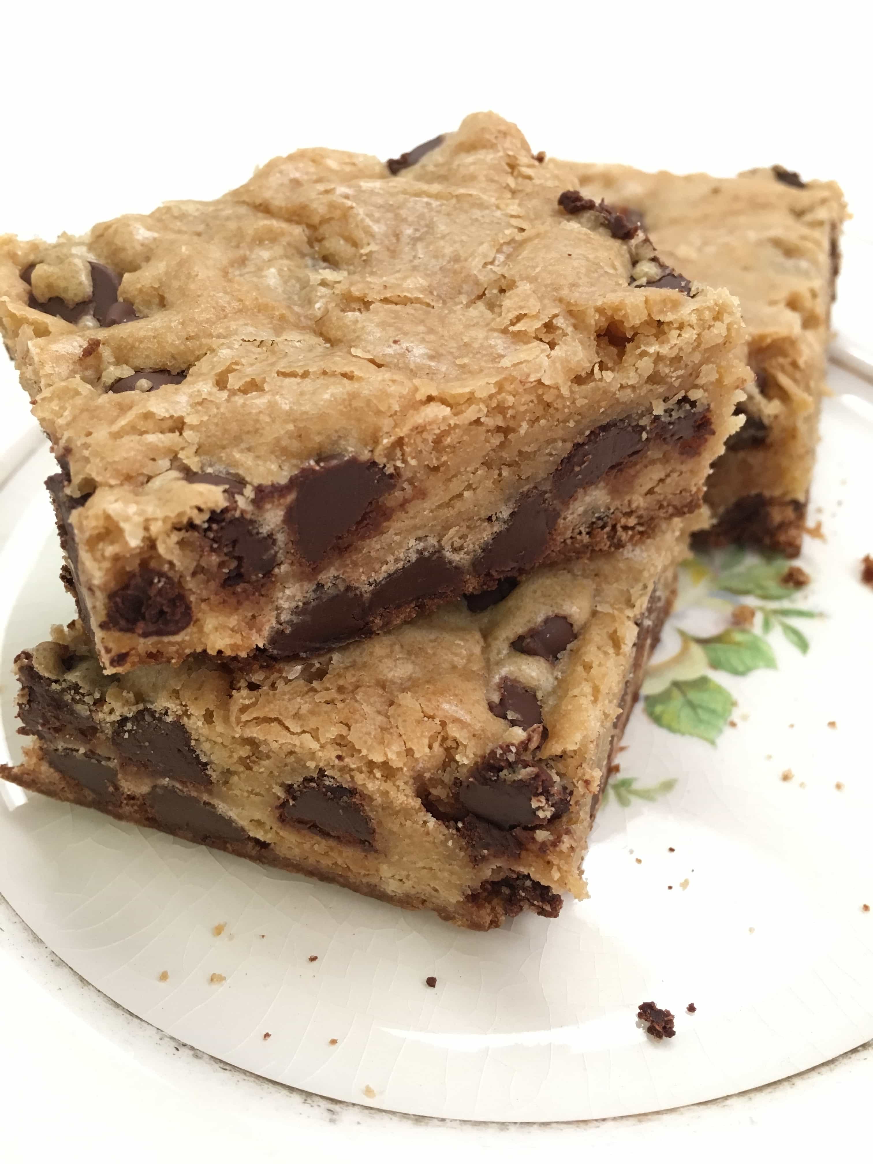 Easy Homemade Chocolate Chip Blondies