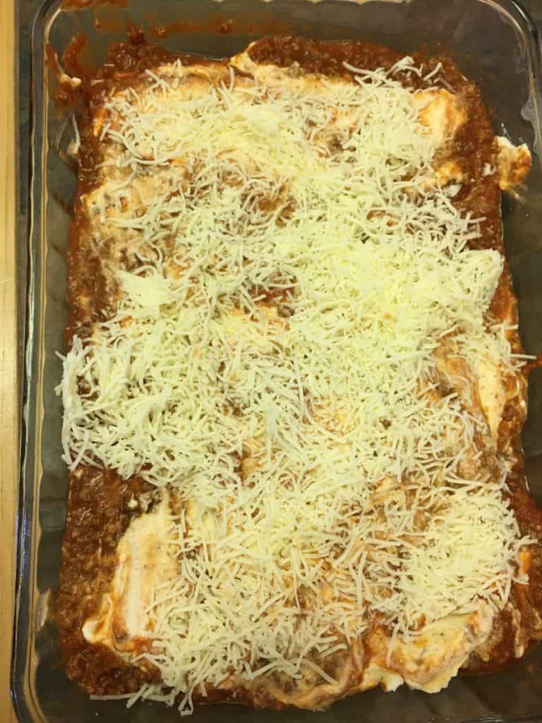 If you're looking for a delicious meal that will feed and fill up your hungry family for a small amount, try this cheap hearty homemade beef lasagna. The recipe is enough for more than one meal, keeping money in your pocket. 