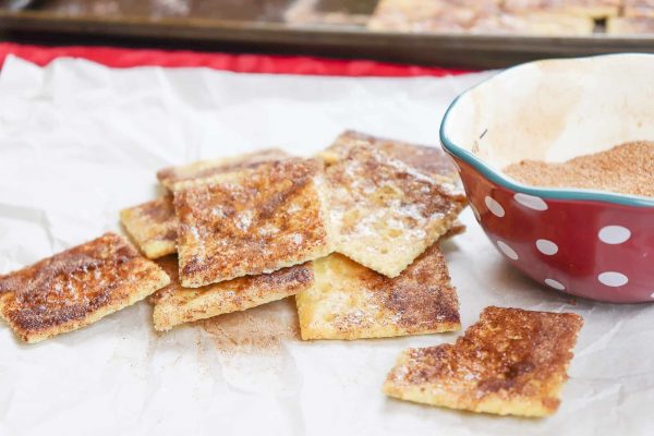 The sugar crackers recipe includes cinnamon. This is an easy recipe to make and a delicious dessert. 