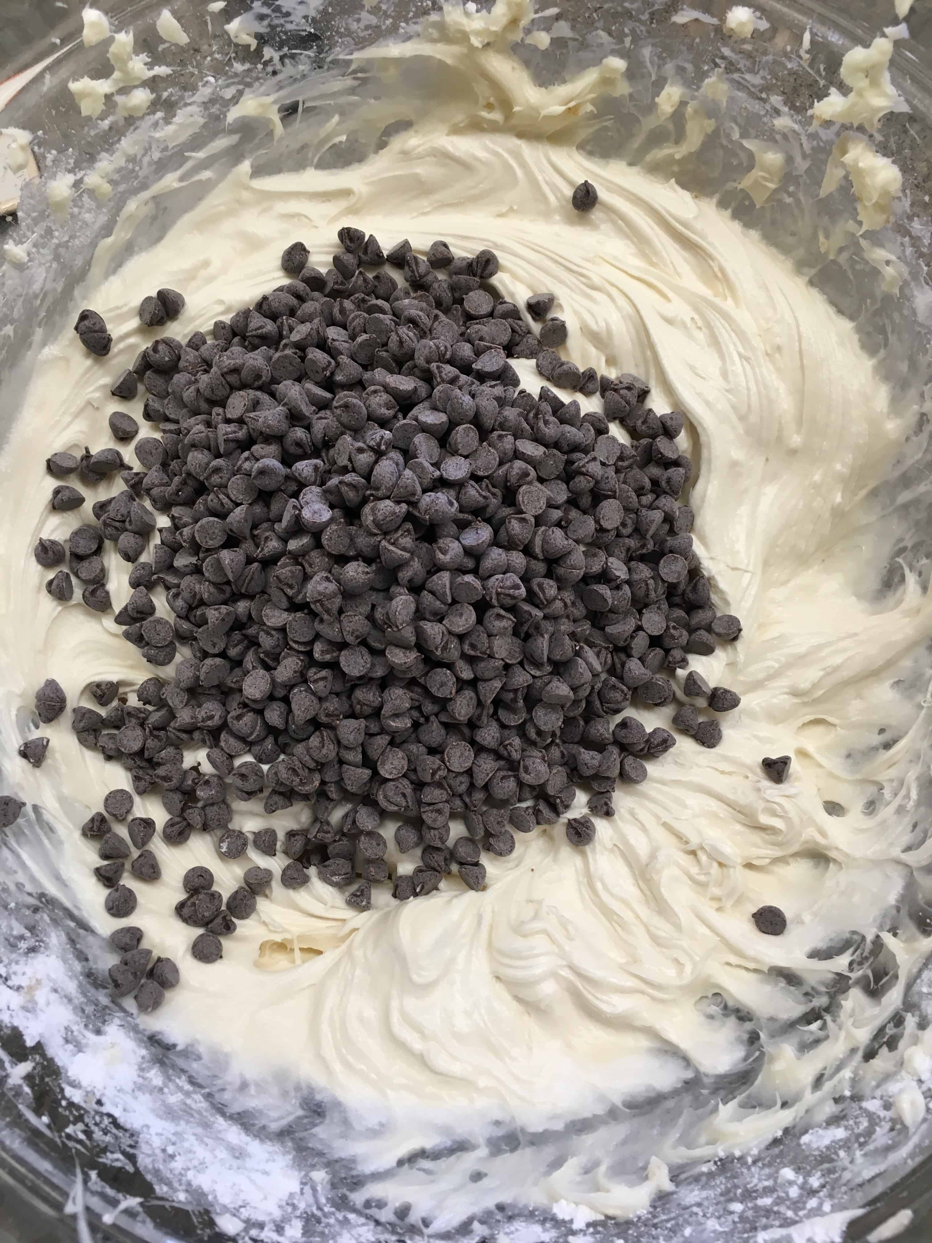 Easy and Creamy Chocolate Chip Party Dip Recipe is easy as pie to make. It is one of the best Christmas holiday recipes. You're sure to be a hit at the party. 