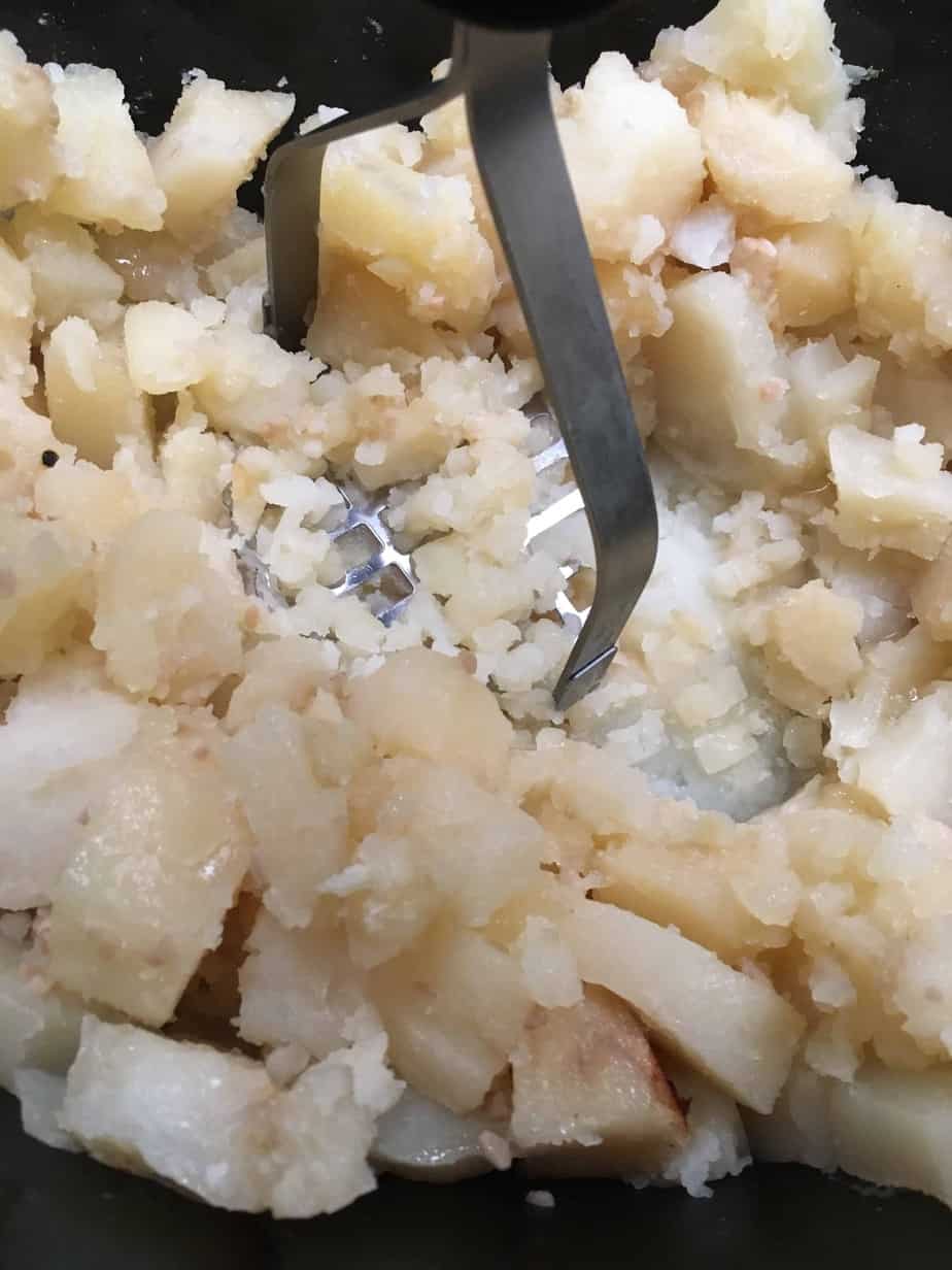 Easy Crock Pot Mashed Potatoes with garlic and butter are such a great recipe. I love to eat mashed potatoes and these were such a simple recipe in the Crock Pot. I didn't have to do much at all to fix them.