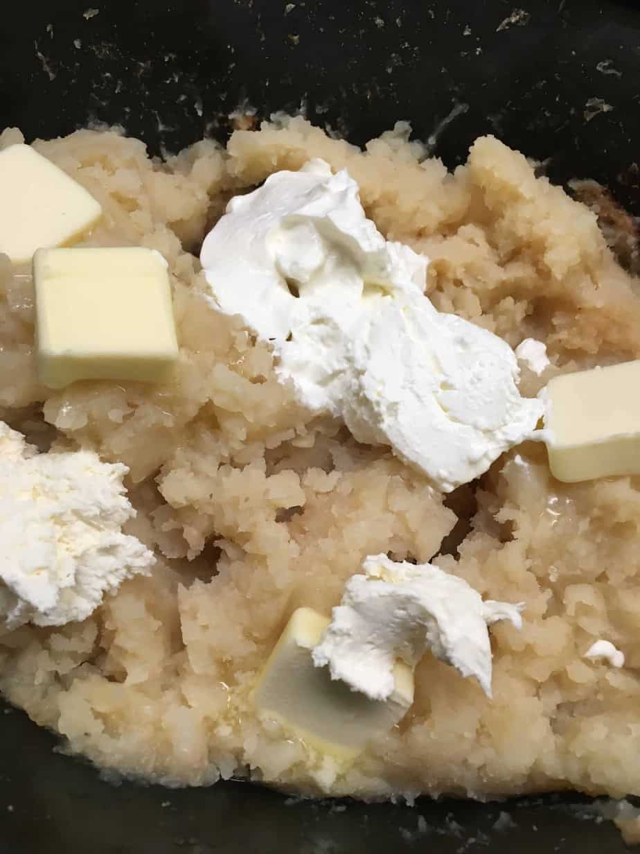 Easy Crock Pot Mashed Potatoes with garlic and butter are such a great recipe. I love to eat mashed potatoes and these were such a simple recipe in the Crock Pot. I didn't have to do much at all to fix them.