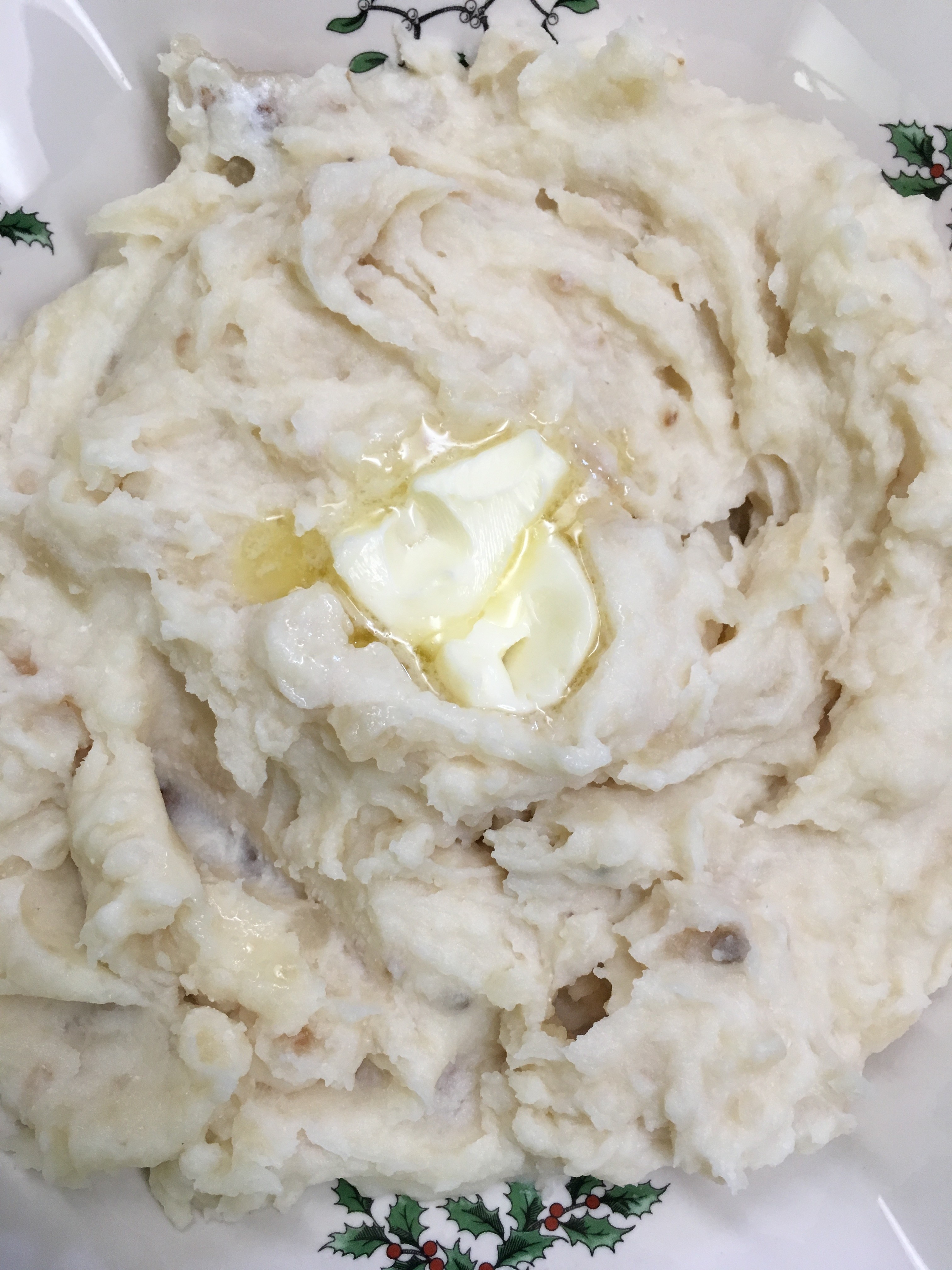 Easy Crock Pot Mashed Potatoes with garlic and butter are such a great recipe. I love to eat mashed potatoes and these were such a simple recipe in the Crock Pot. I didn't have to do much at all to fix them.