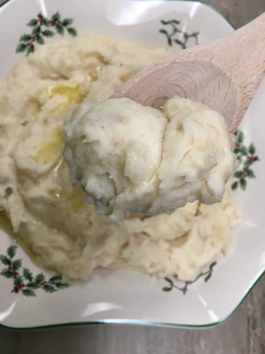 Easy Crock Pot Mashed Potatoes with garlic and butter are such a great recipe. I love to eat mashed potatoes and these were such a simple recipe in the Crock Pot. I didn't have to do much at all to fix them.