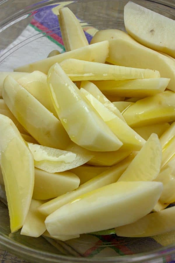 Picture of potato wedges with oil