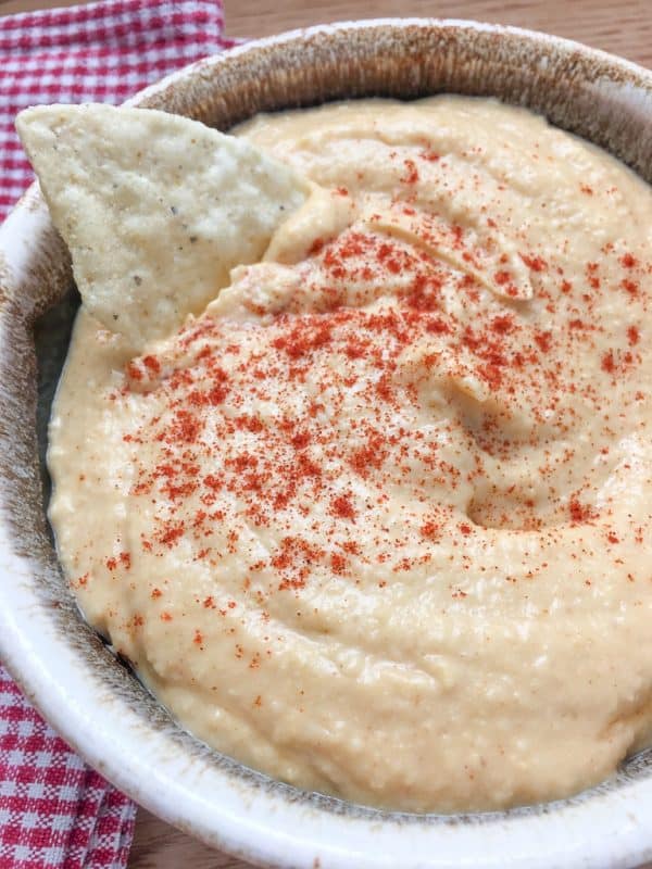 Hummus recipes are easy to make, and are versatile. Garbanzo beans (chickpeas) make up most of the recipe and taste great with pita or tortilla chips.