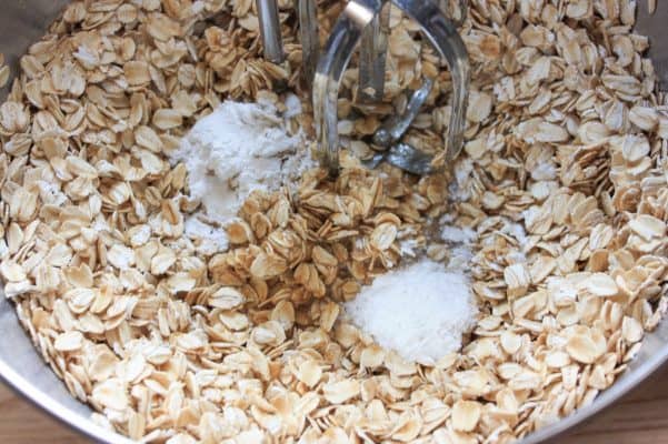 A simple oatmeal recipe to make for dessert or snacks