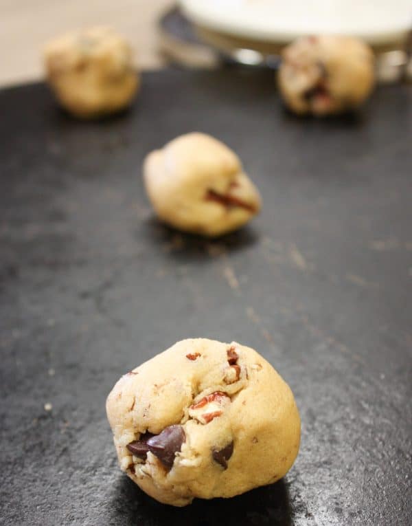 Pecan and chocolate chip cookies are one of the best recipes for a Christmas cookie.