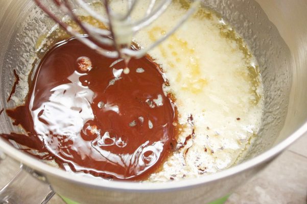 Easy chocolate crinkle cookie recipe. 