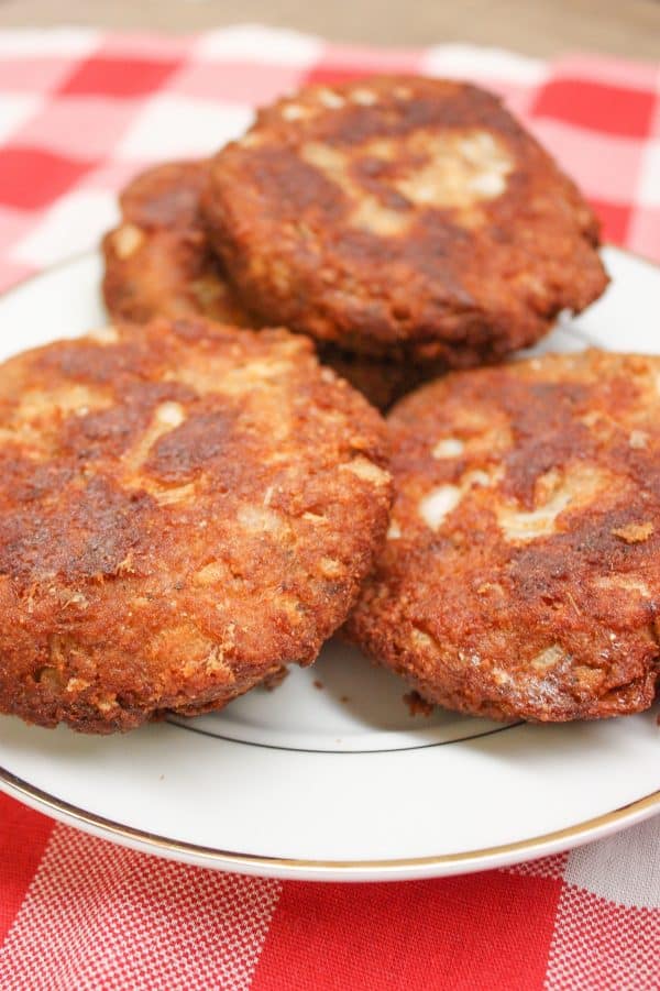 How to make salmon patties: prepare the salmon patties and fry in oil.