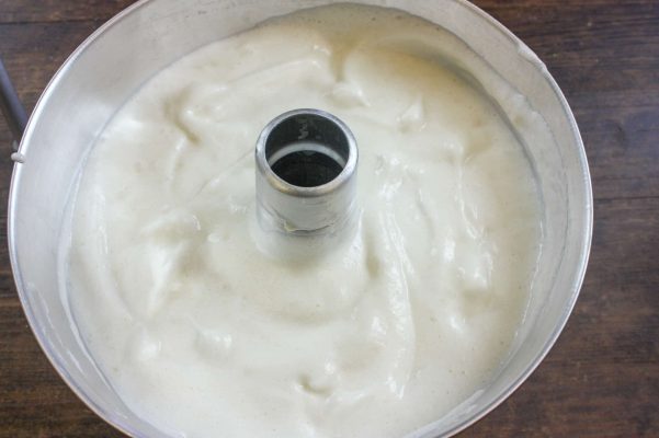 Picture of angel food cake in a cake pan.