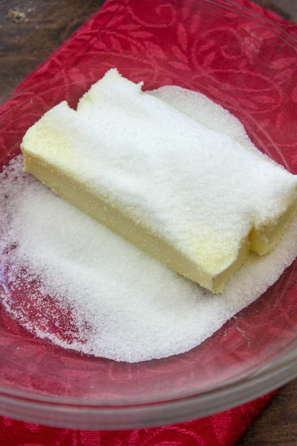 Picture of butter and sugar in a bowl.