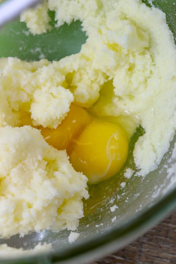 Picture of eggs, sugar, and butter in a bowl