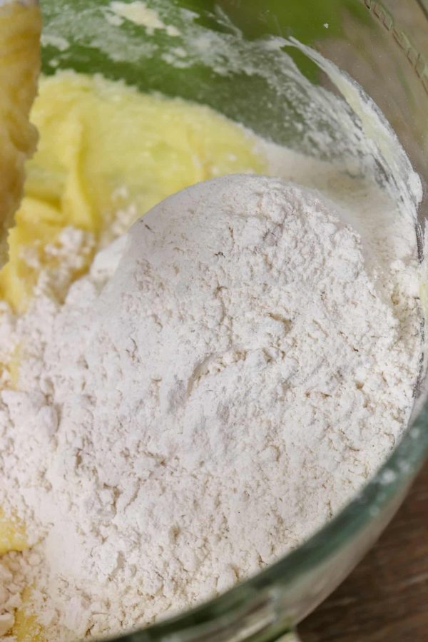 Picture of flour in a bowl