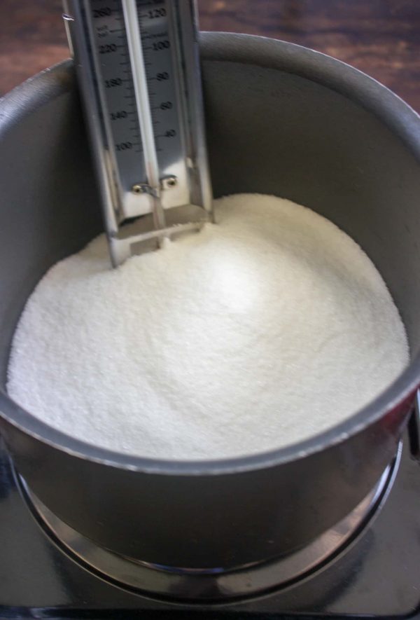 Picture of sugar in a saucepan