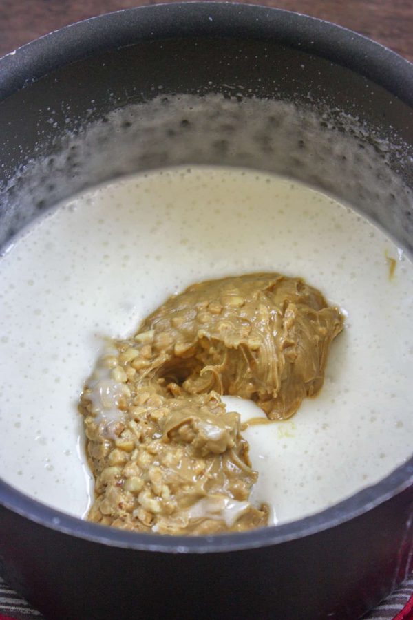 Picture of crunchy peanut butter fudge in the saucepan.