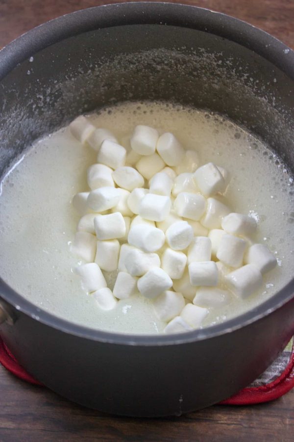 Picture of marshmallow in a saucepan.