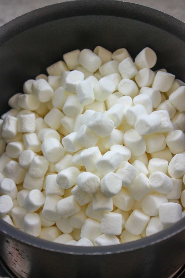 Picture of marshmallows in a saucepan