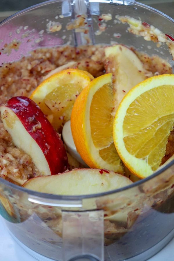 Picture of apples and oranges in a Cuisinart