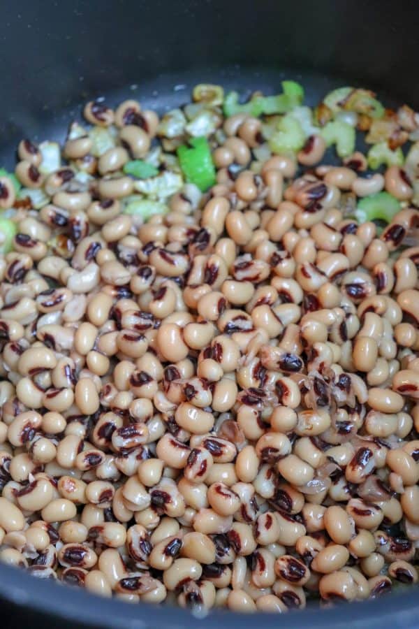 Picture of black eyed peas with vegetables in a saucepan.