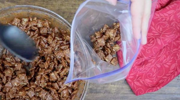 Picture of muddy buddies in a Ziplock bag