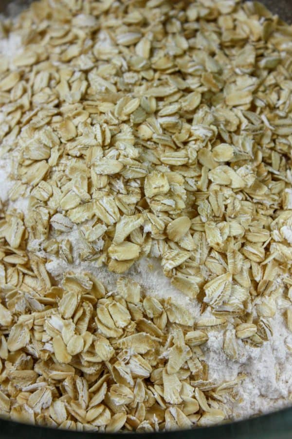 Picture of oats in a glass bowl