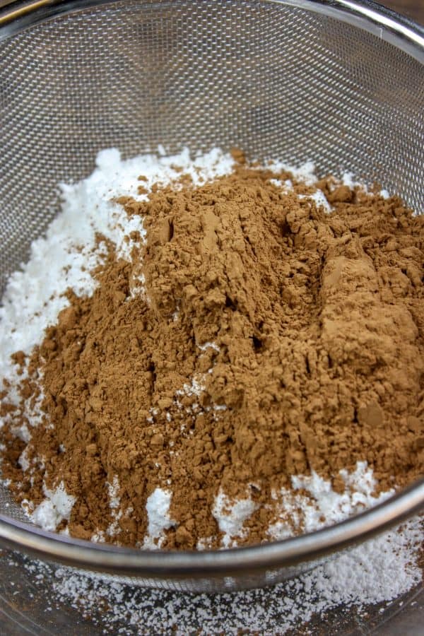 Picture of powdered sugar and cocoa in a sifter.