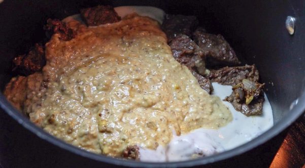 Picture of gravy, beef, and soup in a saucepan