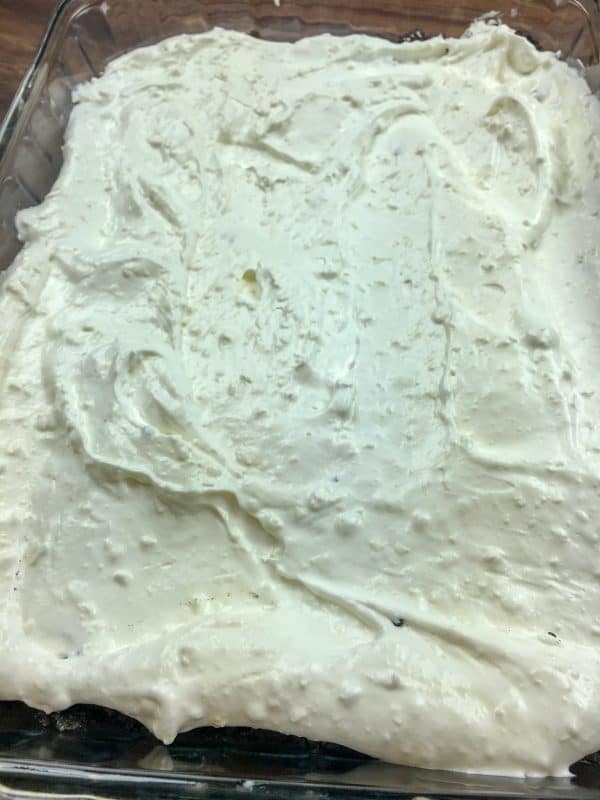 Picture of a cream cheese layer.