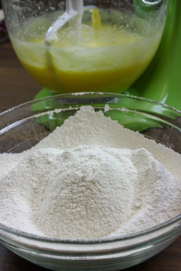 Picture of flour in a bowl