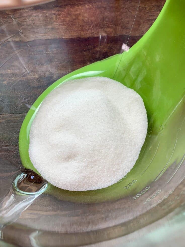 Picture of sugar in a bowl