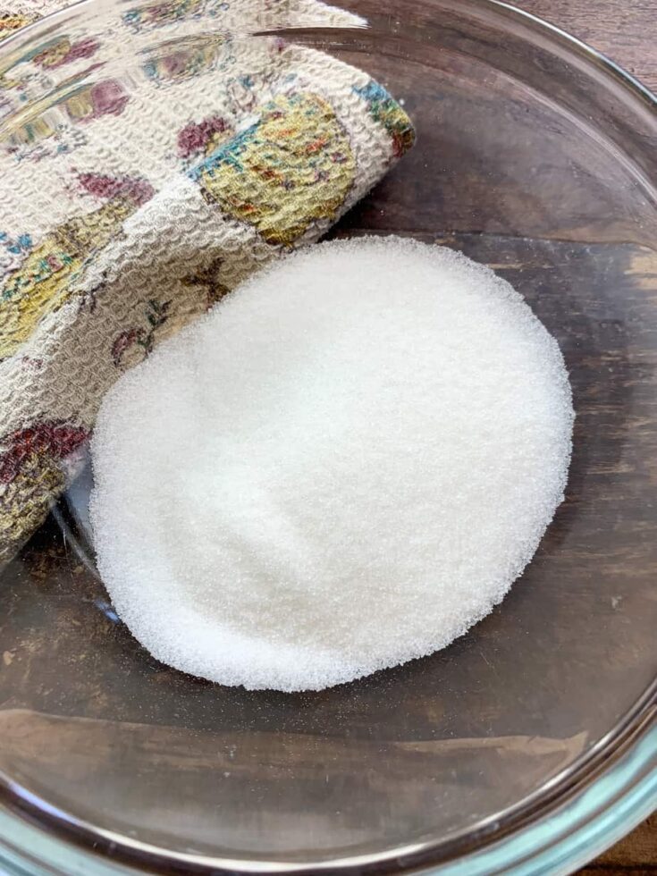 White sugar in a glass bowl