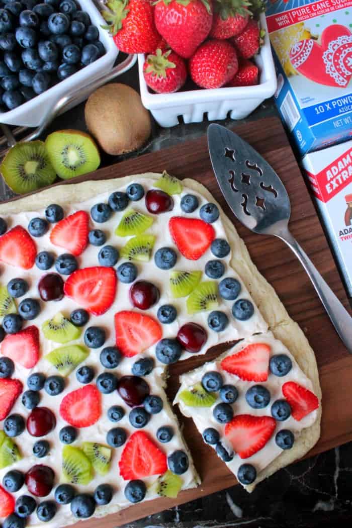 Summer Fruit Dessert Pizza - Big Bear's Wife