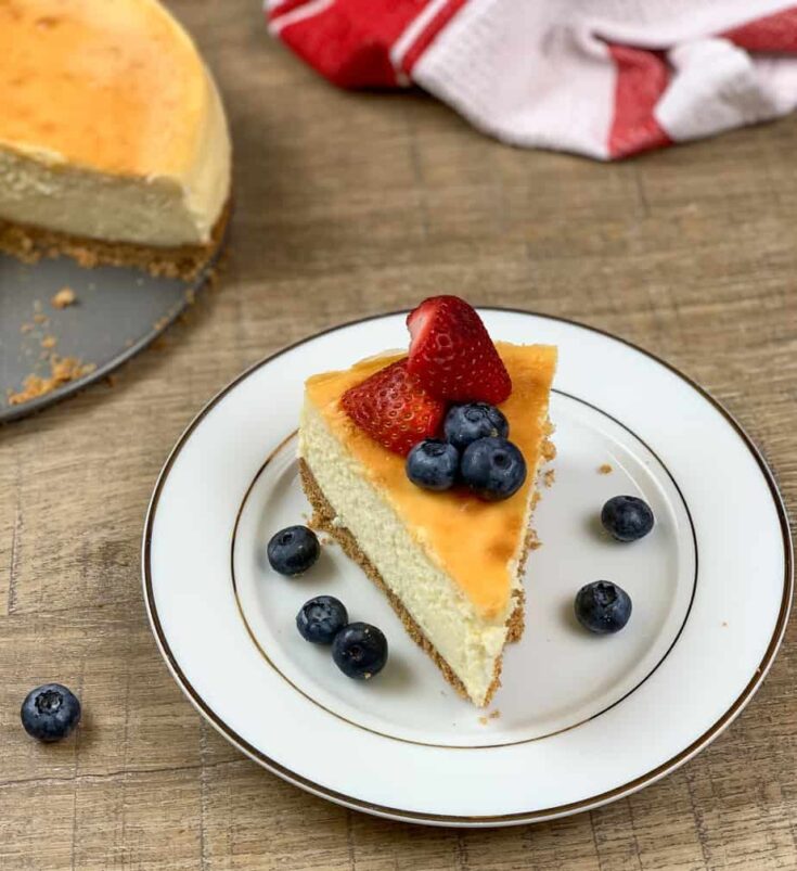 Cheesecake on a plate with strawberries and blueberries