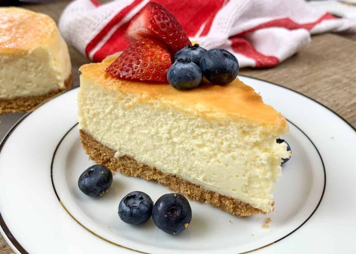 Cheesecake on a plate with strawberries and blueberries