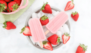 Healthy Strawberry Cheesecake Frozen Yogurt Popsicles