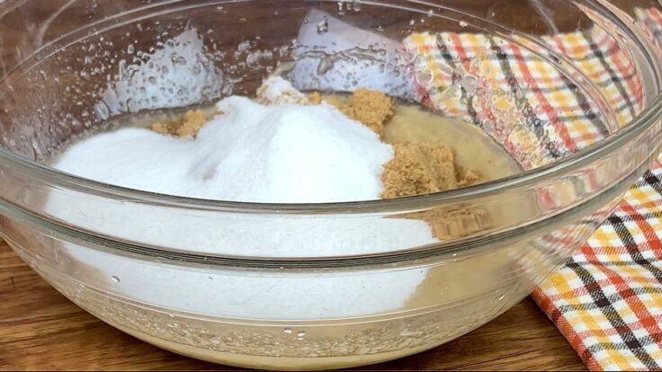 Granulated sugar in a glass bowl